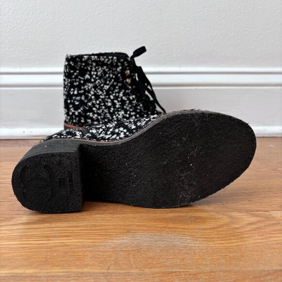CHANEL 2014 Interlocking CC Logo Tweed Combat Boots - Picture 12 of 13